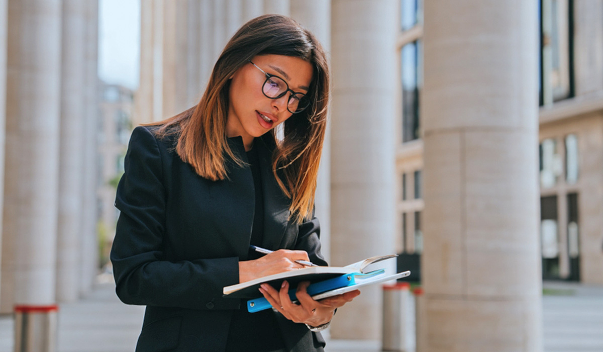 criminal justice professional in court house