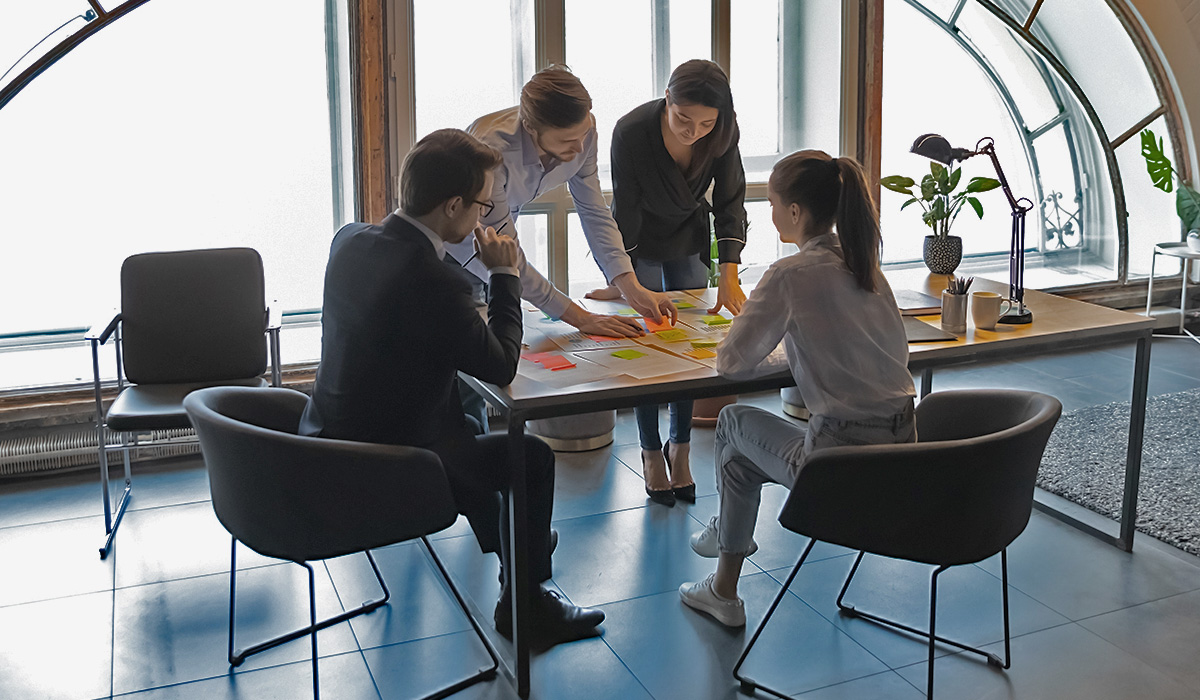 organizational team discussing project