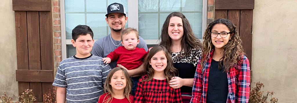 Tanna Rosalez and her family pose for a photo